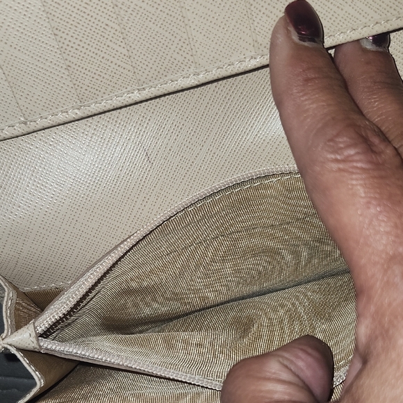 Salvatore Ferragamo Beige Leather Wallet - Picture 10 of 10